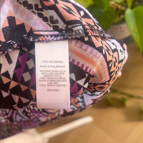 Express Multicolor Geometric Tunic - Picture 6 of 7